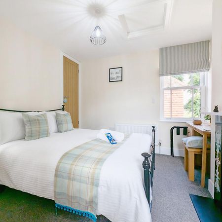 Four Priory Road, 치체스터 외부 사진